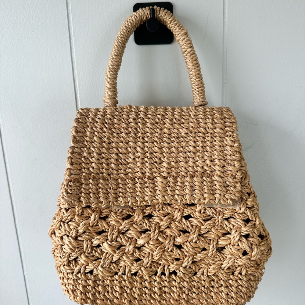 Elegant Tan Woven Handbag